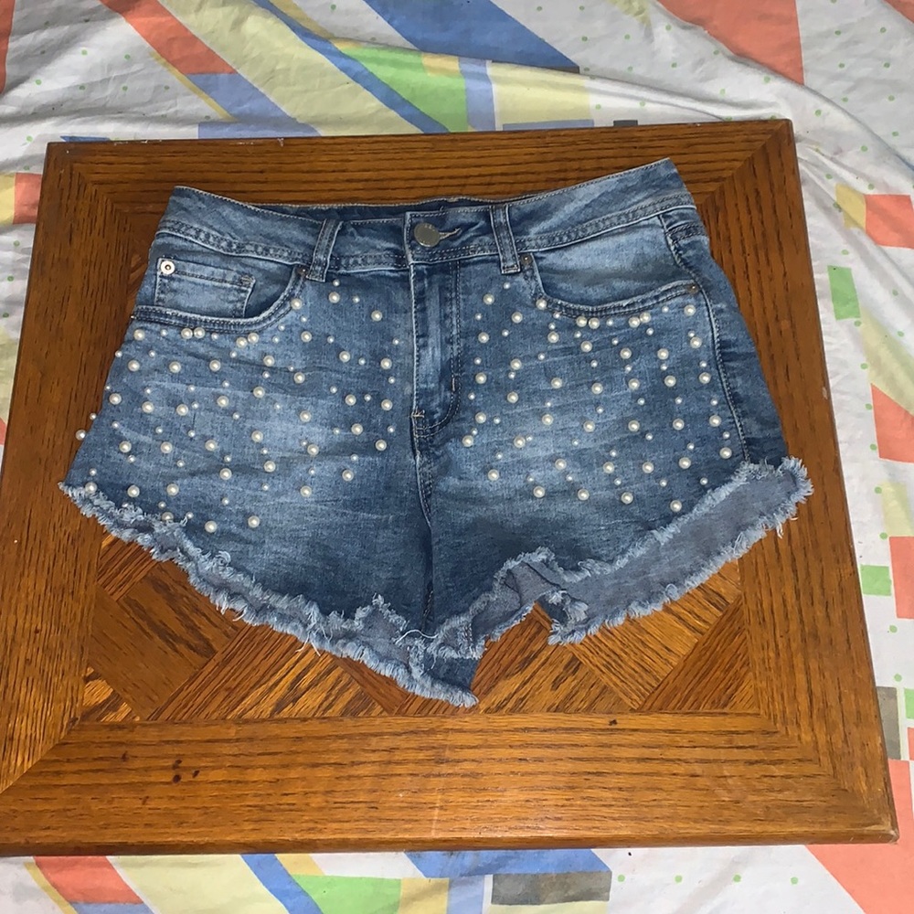 Size 11 Short pearlized  boom boom jeans size 11